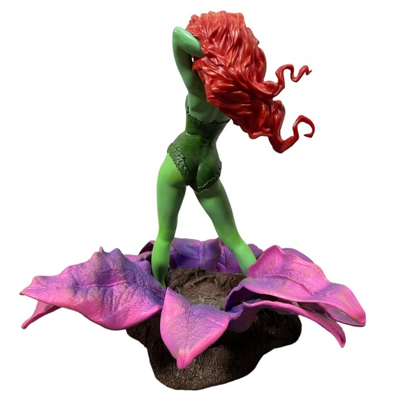 POISON IVY 9" DC Gallery Diorama Statue, Diamond Select Toy Figure - Picture 6 of 10